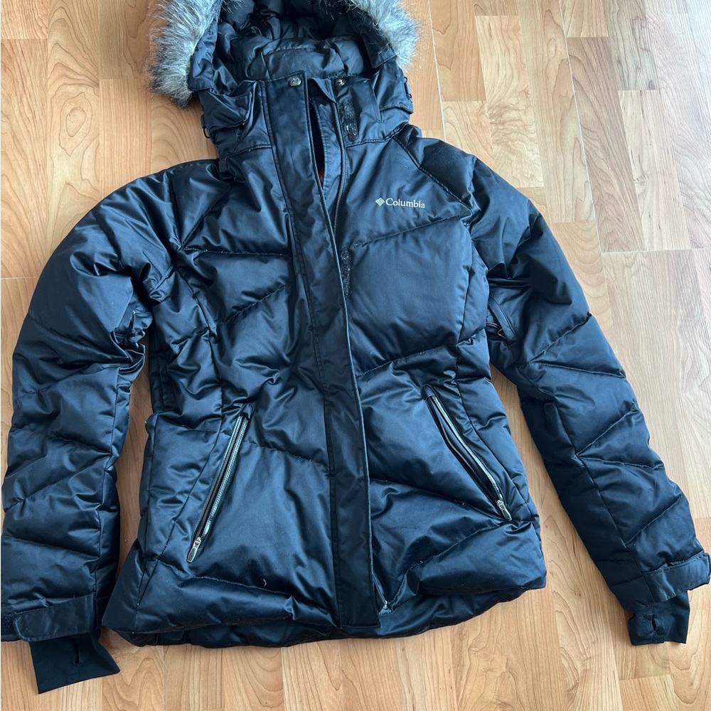 Columbia Women's medium Black Puffer Coat with Fur Hood